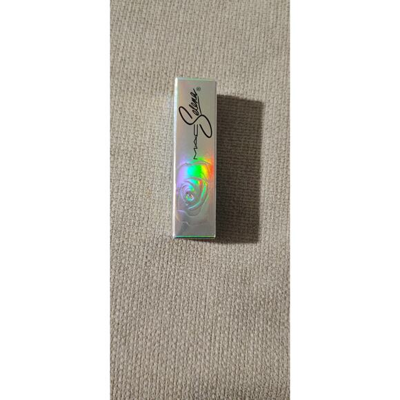 MAC La Reina Selena Collection in La Reina Amplified Cream Lipstick - Picture 3 of 5